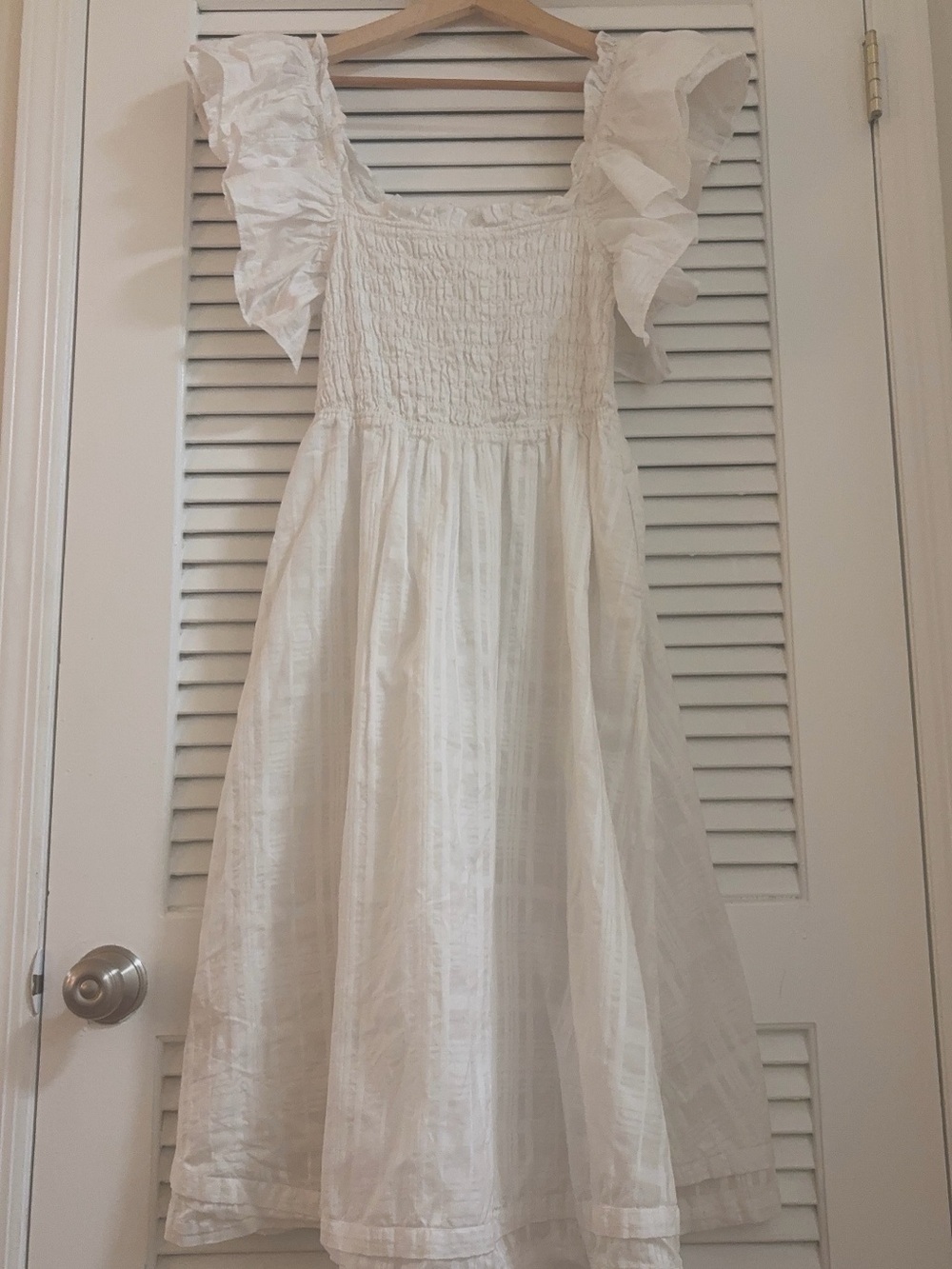 Banana Republic White Ruffle-Shoulder Smocked Dress – Size S (Fits Like Medium)